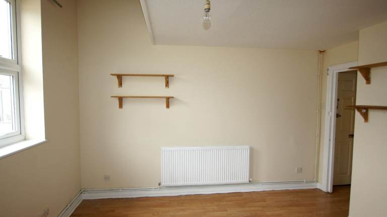 First Floor Split Level 1 Bed Flat in Gated Development…5 Mins Walk to Upton Park Tube