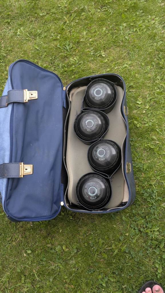 Almark Clubmaster Lawn Bowls Set with Bag and Size 10 Shoes – Great Condition