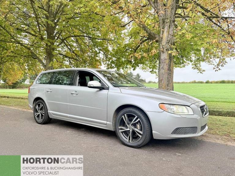  Volvo V70 Se Lux 2.5 5dr Estate Automatic Petrol Estate Petrol Automatic