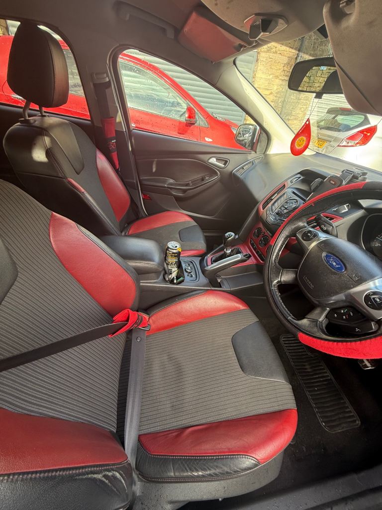 Ford, FOCUS, Hatchback, 2012, Manual, 1560 (cc), 5 doors