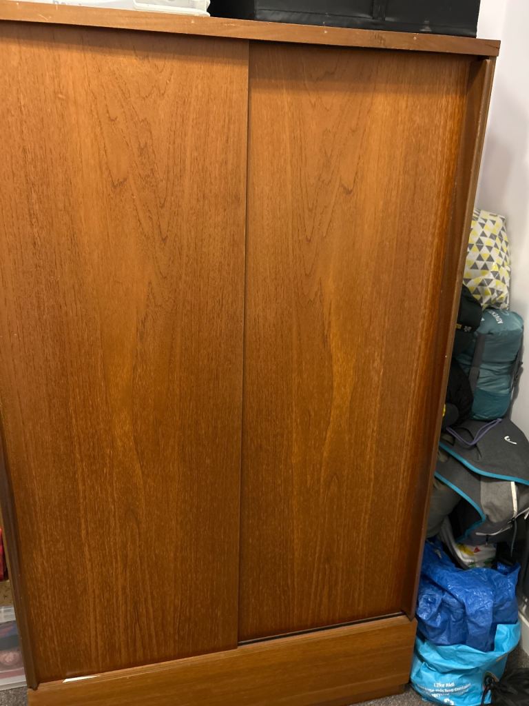 Sturdy wardrobe, wood veneer.