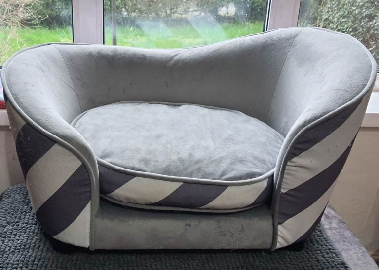 Small Dog/Adult Cat Bed