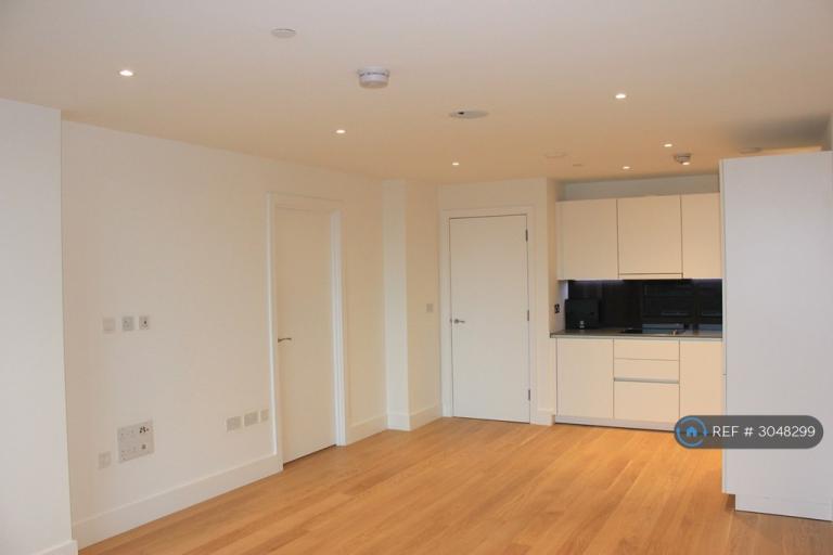 2 bedroom flat in Upper Richmond Road, London, SW15 (2 bed) (#3048299)