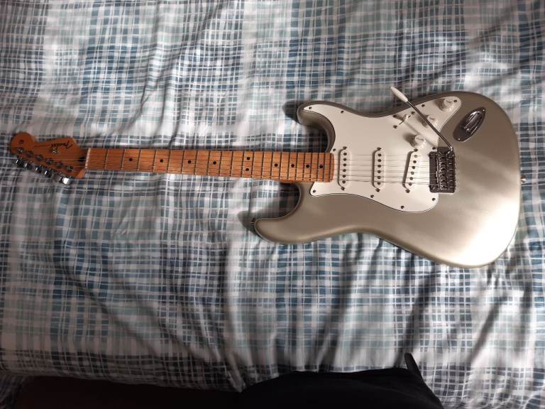 Fender Player Stratocaster FSR Limited Edition Inca Silver 