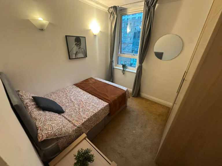 ✨ CHARMING DOUBLE ROOM AVAILABLE IN CANARY WHARF 🏠