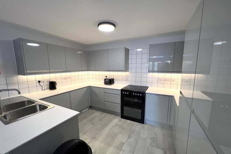 New build house near JR hospital - all ensuite totally new with all mod cons