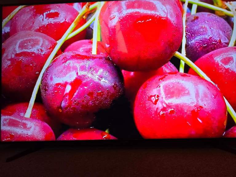  Samsung 65" 4K UHD Smart TV (UE65RU7020KXXU) - Excellent Condition!