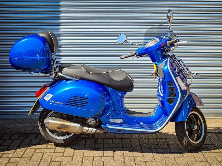 Piaggio Vespa GTS 300 Super