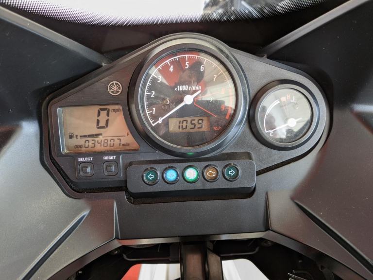 2002 YAMAHA TDM900 SILVER NICE CLEAN BIKE  GEN YAMAHA COL MATCH TOP BOX H/GRIPS