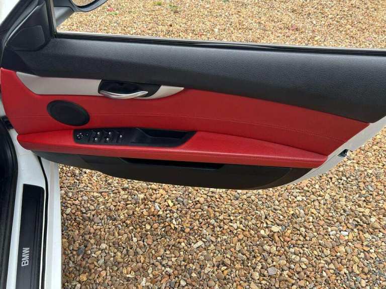 BMW Z4 2.0i sDrive Convertible | Fresh MOT | Manual | Red Leather | White | 90k Miles