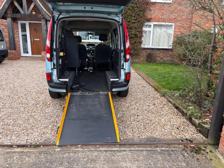 RENAULT KANGOO FIAT DOBLO MOBILITY VEHICLE RAMP WAV DISABLED VAN 