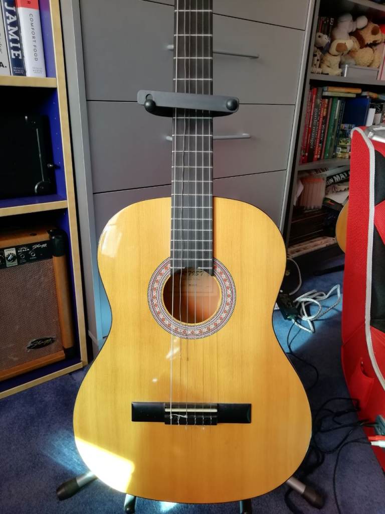 Classical guitar made by Artist, Music notation book by Leavitt