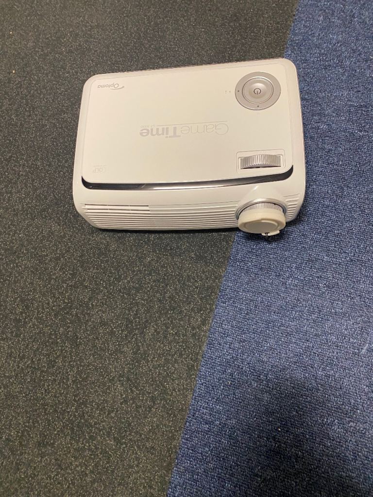 Optoma gt- 3000 projector with cables and carrying bag 
