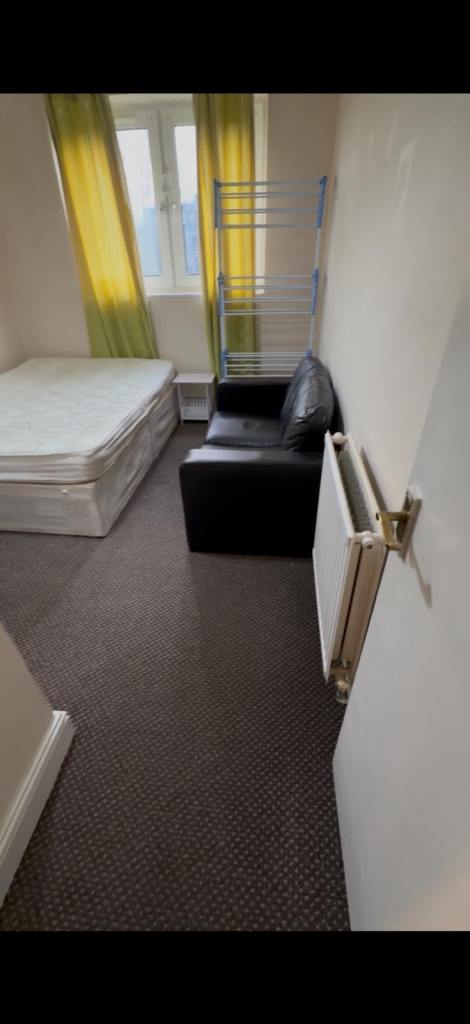 Double Room Available immediately move on February. 