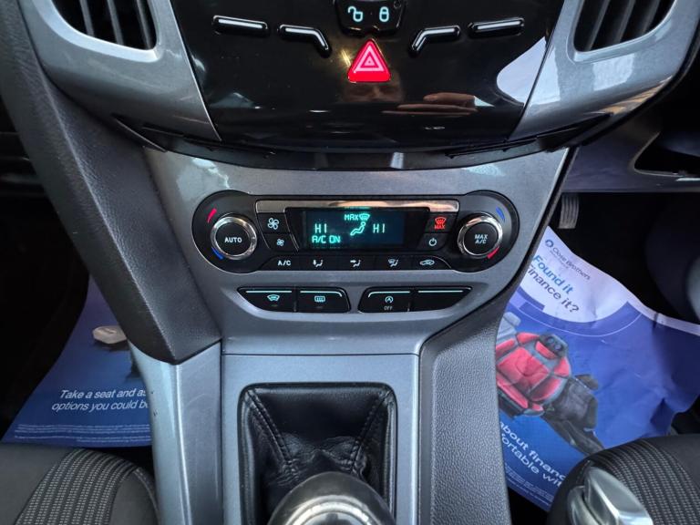 2013 Ford Focus 1.0 125 EcoBoost Titanium Navigator 5dr HATCHBACK PETROL Manual