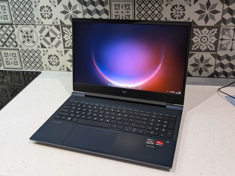 HP Victus 610 Ryzen 5 5600 Rx5500m 12gb ram