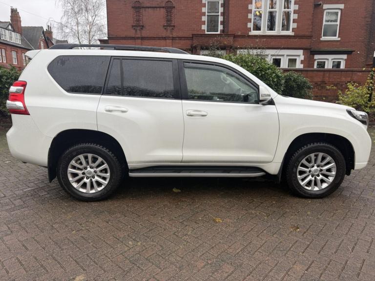 TOYOTA LAND CRUISER 2.8 D Icon 2016