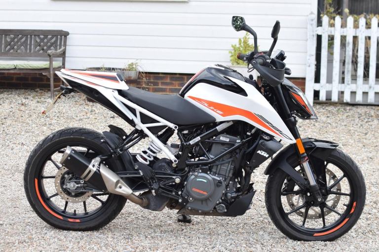 KTM 390 Duke ABS (1 owner, 930 miles, Nice options) 2022 72 Reg *VIDEO*