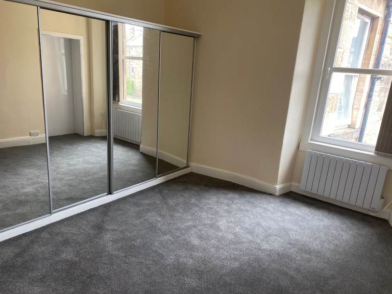 11 (3F1) Thorntree Street, Leith, Edinburgh - Attractive One Bedroom Top Floor Flat For Sale