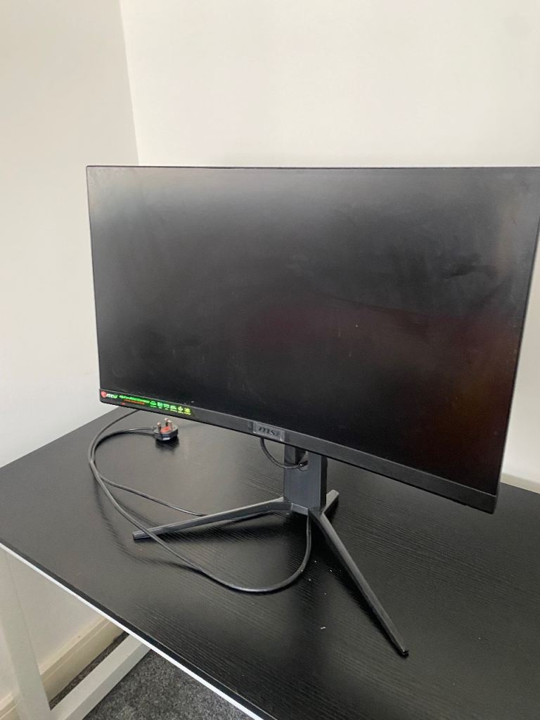 Large, curved pc monitor