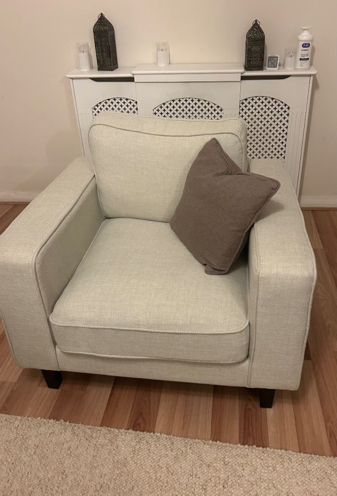Lovely Cream/Beige Fabric Armchair – Very Good Condition