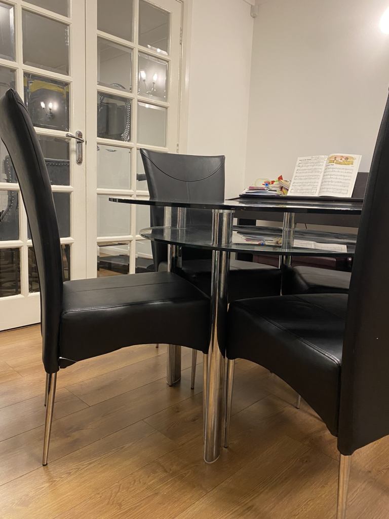 Dinning Table only without chairs 