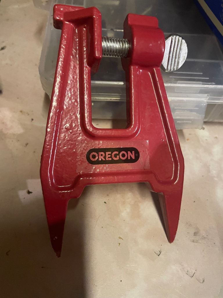 Chainsaws vice Oregon 