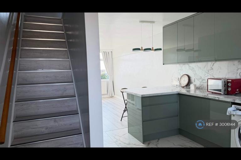 2 bedroom flat in Gouldman House, London, E1 (2 bed) (#3006144)