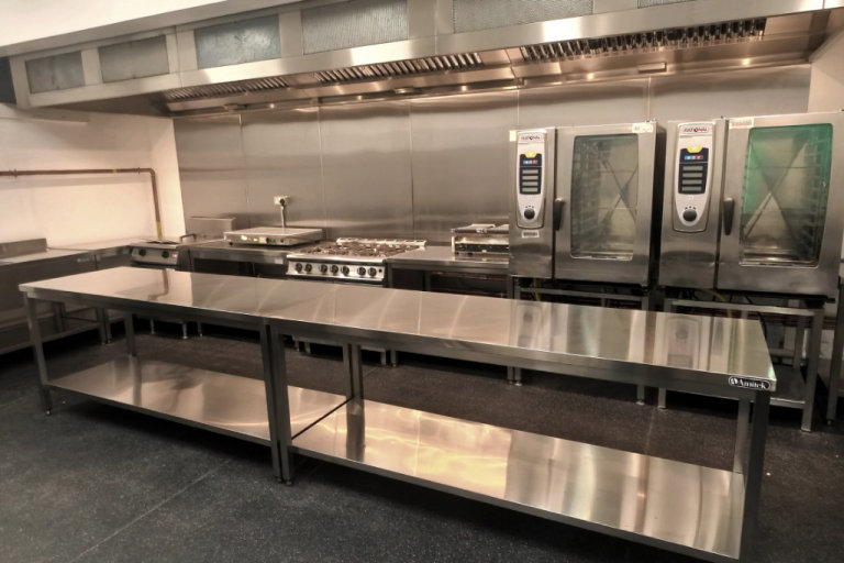 Dark - Ghost kitchens to rent. No minimum booking days requires. Utilities bills are included