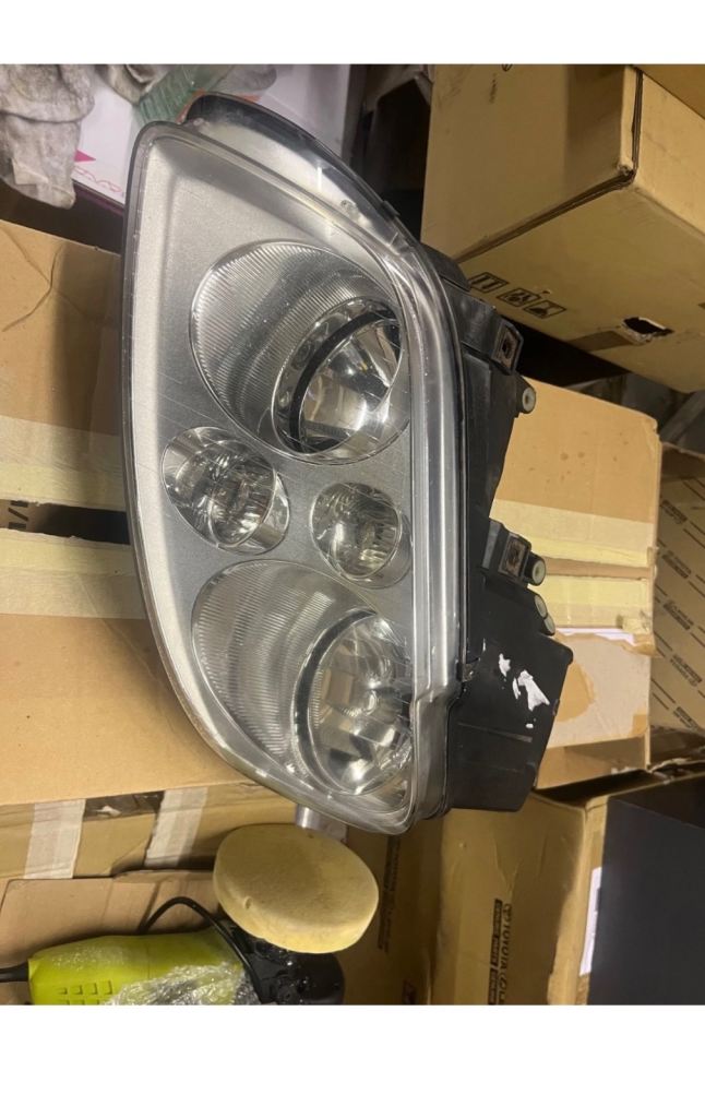 VOLKSWAGEN TOURAN HEADLIGHT (DRIVER SIDE & Passenger side 2003-2010