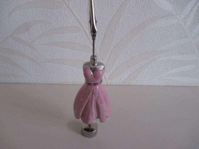 PICTURE OR MENU HOLDER