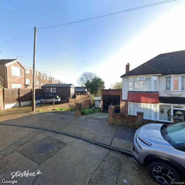 Garage to rent in Rochester (ME2) | Stashbee