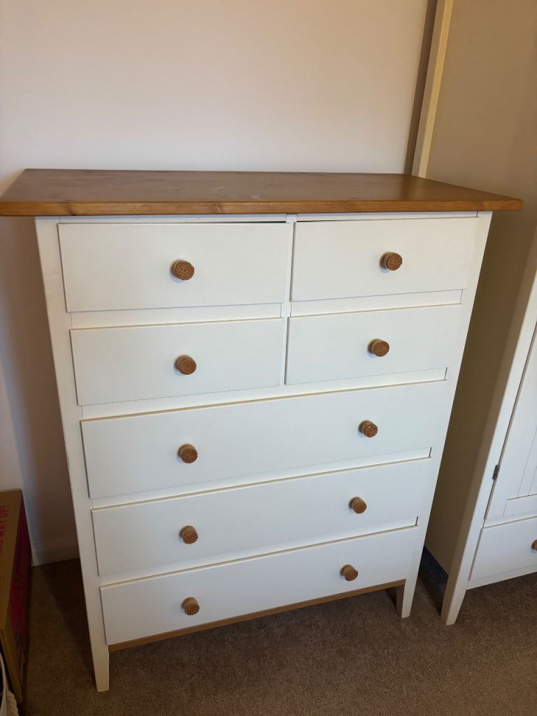 Chest of drawers