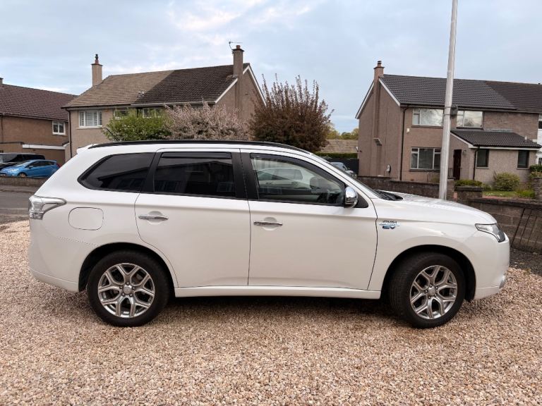 Mitsubishi, OUTLANDER, Estate, 2015, Other, 1998 (cc), 5 doors