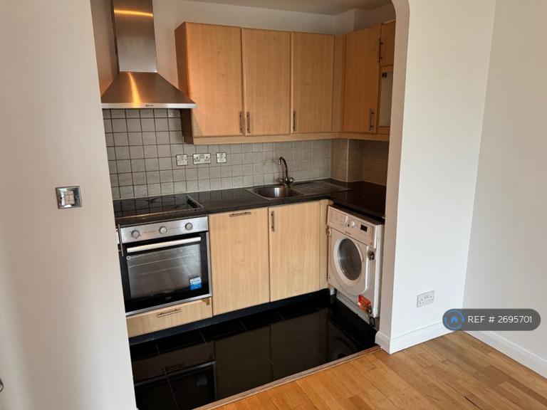 1 bedroom flat in Northampton House, Northampton, NN1 (1 bed) (#2695701)