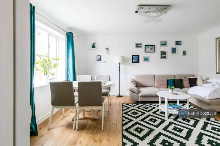 2 bedroom flat in The Beeches, Cambridge, CB4 (2 bed) (#3008530)