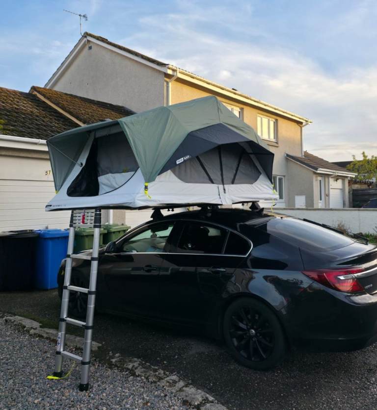 Decathlon Quechua MH500 Fresh & Black Two Person Car Roof Tent