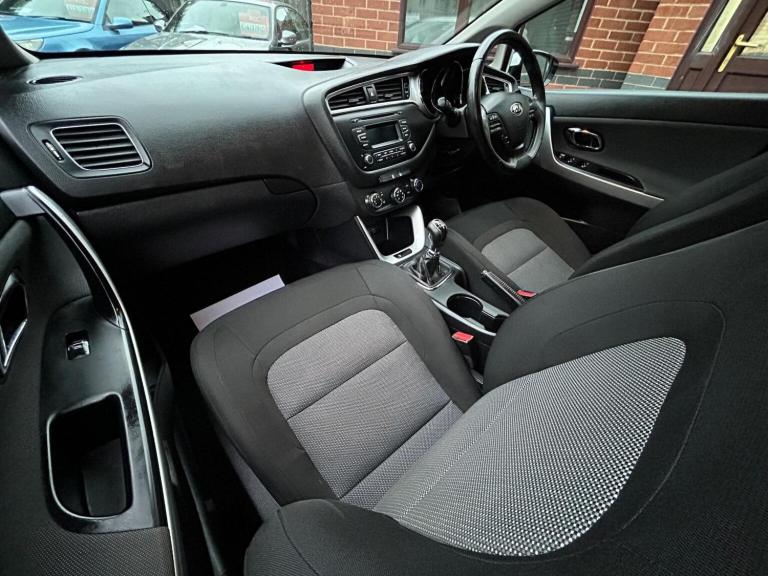 KIA CEED 1.6 CRDi 2 Euro 6 (s/s) 5dr 2015