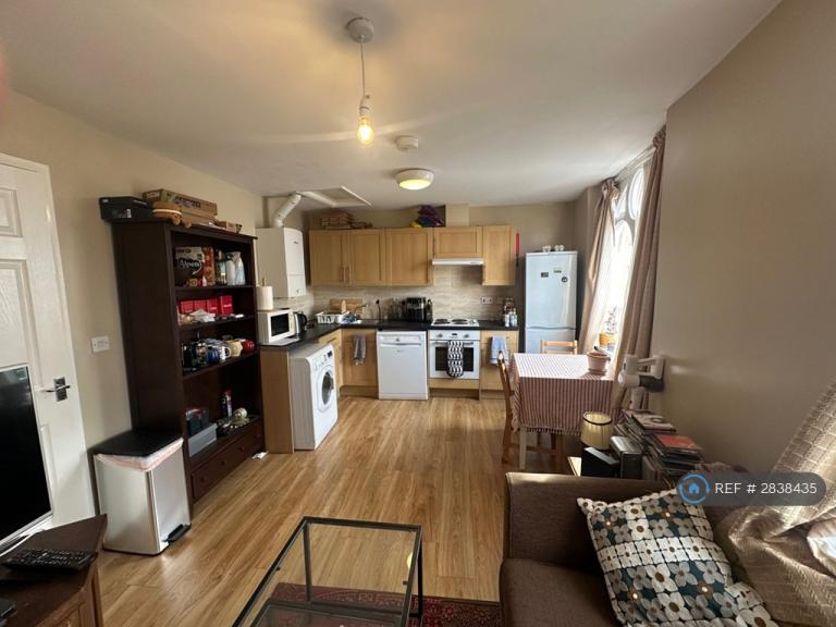 2 bedroom flat in Dover Place, Bristol, BS8 (2 bed) (#2838435)