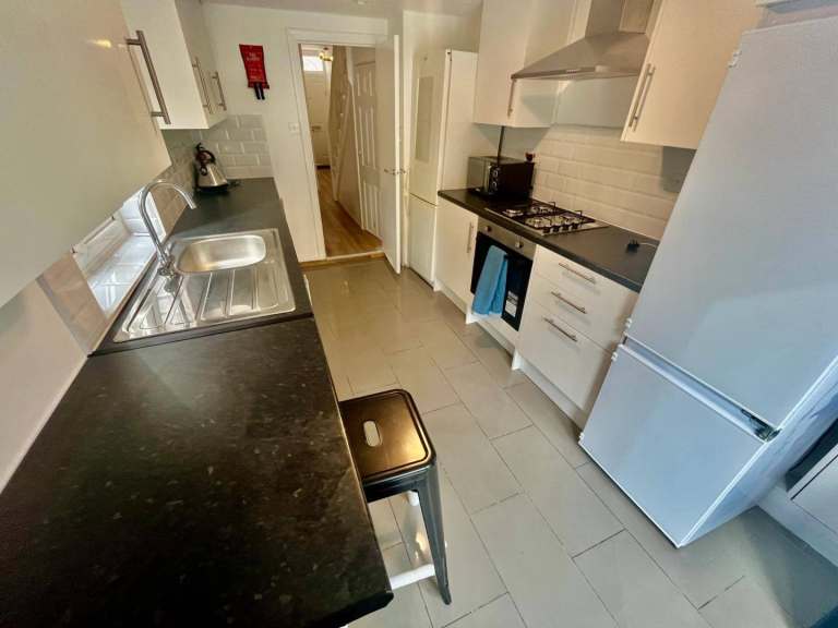 Room For Rent In A 5-Bedroom Flat Share In Tooting 🔥 🔥