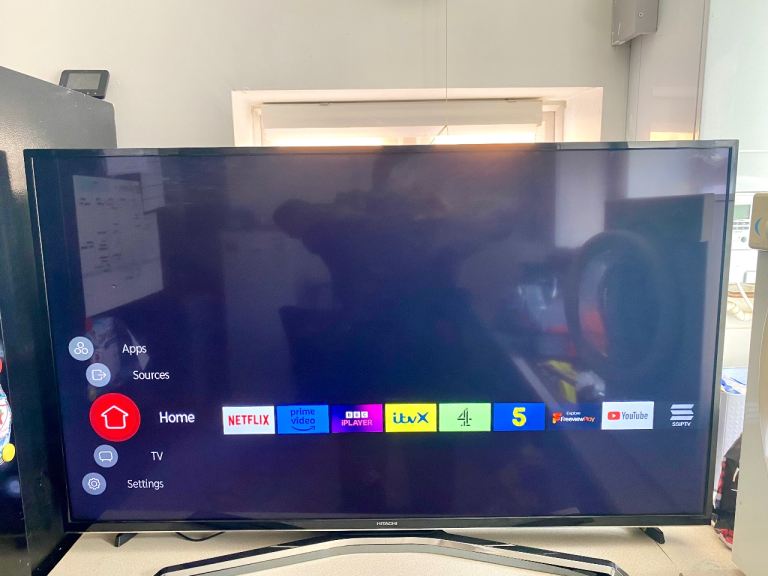 Hitachi 55HK25T74U J 55" Smart TV with WiFi and Freeview