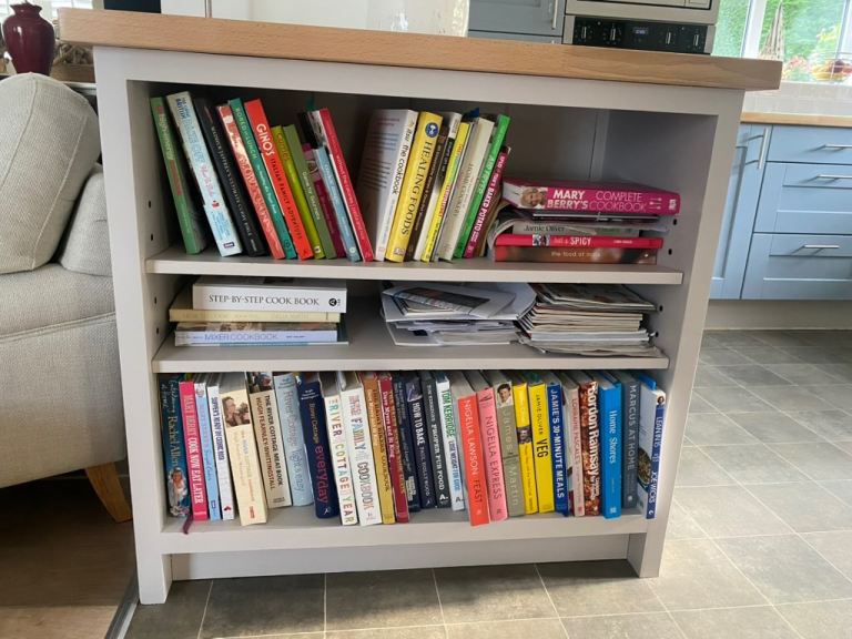 Shelved kitchen unit/bookcase