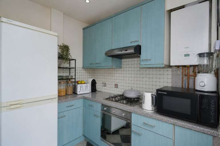 3 bedroom house in West Way, London