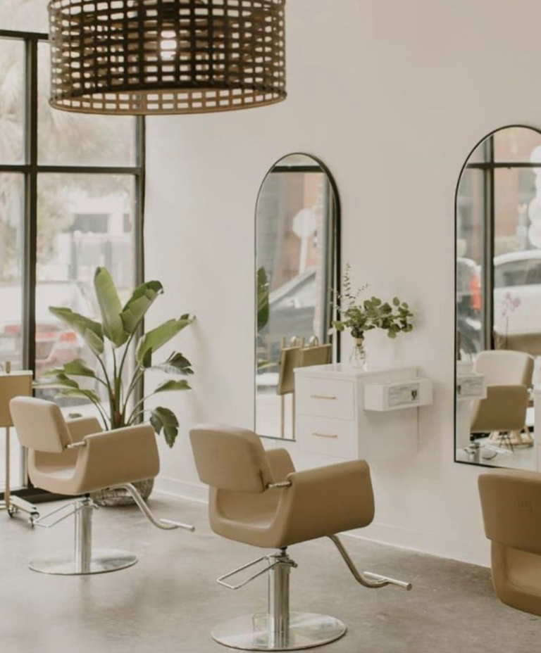 Beauty Room & Nail Table & Hair Chair To Rent in the City Centre!