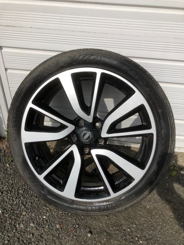 Nissan QQ TEKNA Silver Alloy Wheel and Tyre