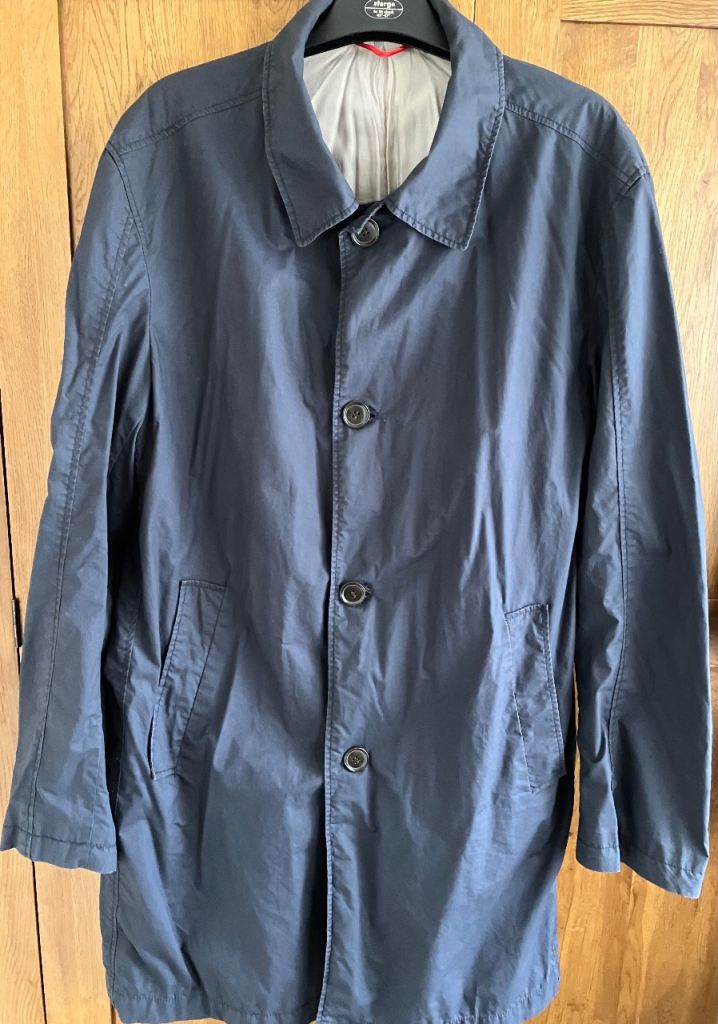 MENS TRENCH COAT SIZE (L)