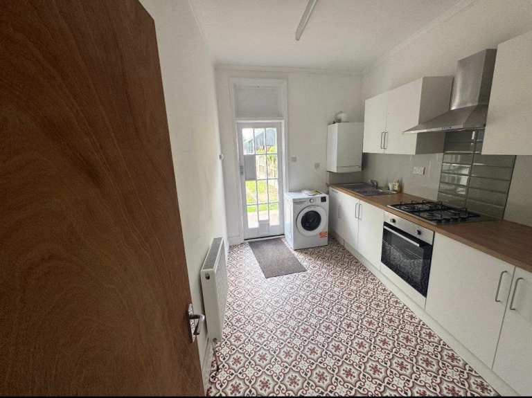 Spacious 3/4 Bed Terraced House to Rent, Forest Drive East, Leytonstone E11