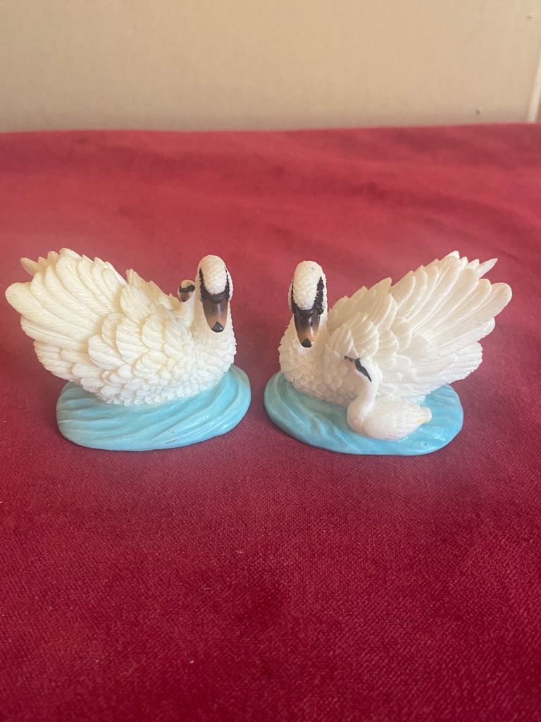 Antique swans 