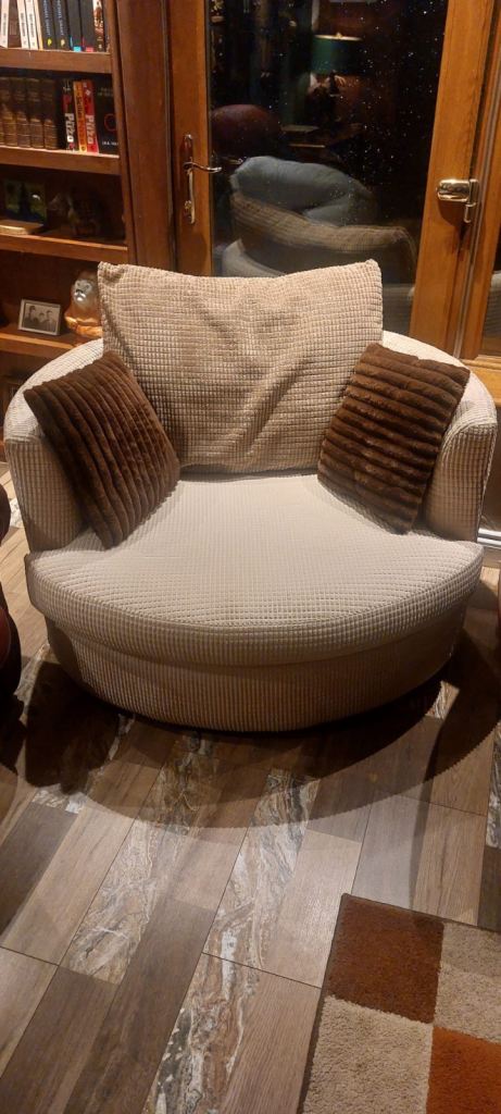 Cream cuddle chair 