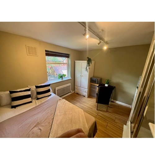 ***Single Semi-Studio in Bath Road, Chiswick/Turnham Green, W4 1LL * Utility Bills Inc***